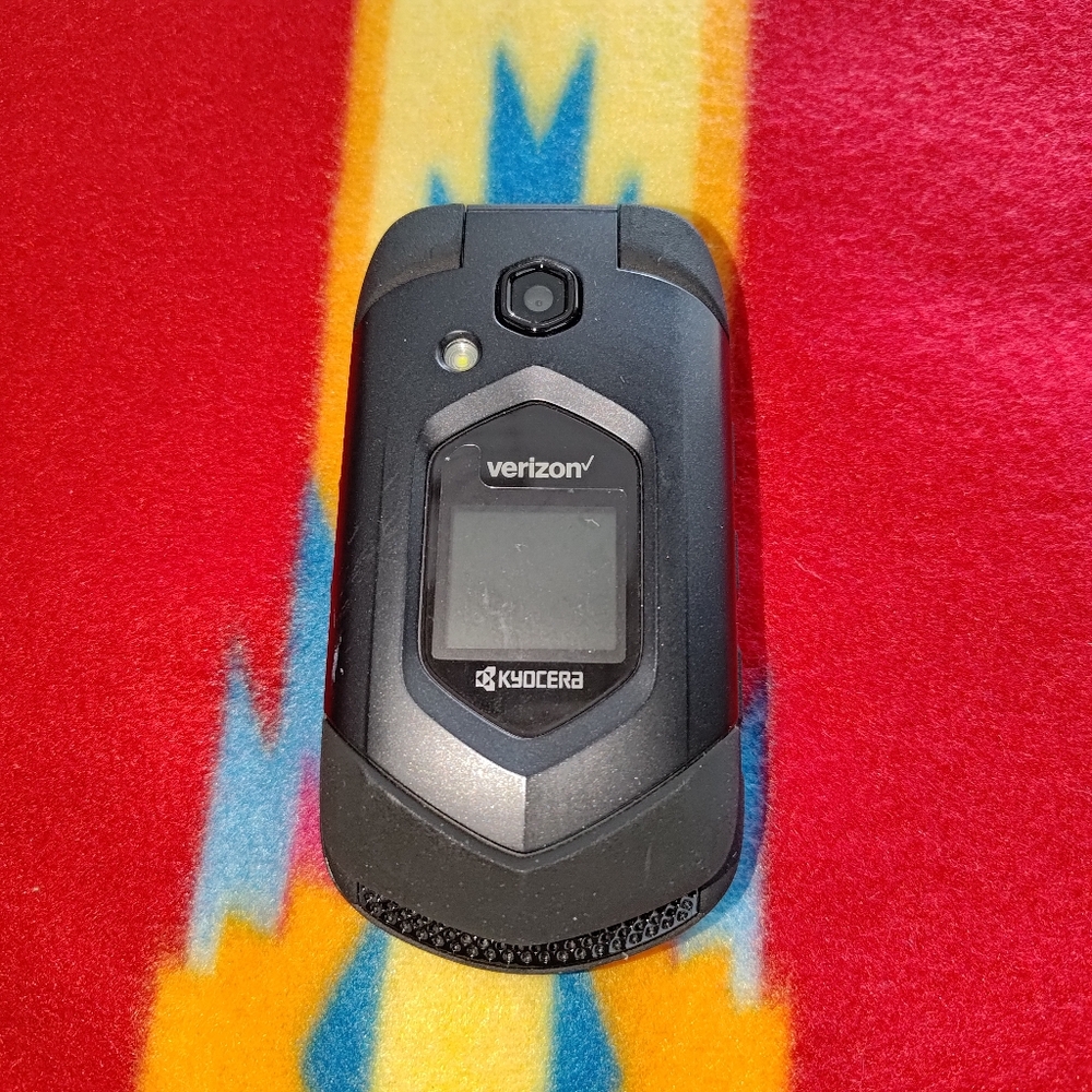 Kyocera DuraXV LTE E4610 4G VoLTE (Verizon) 16GB Camer or Non Camera Page Plus